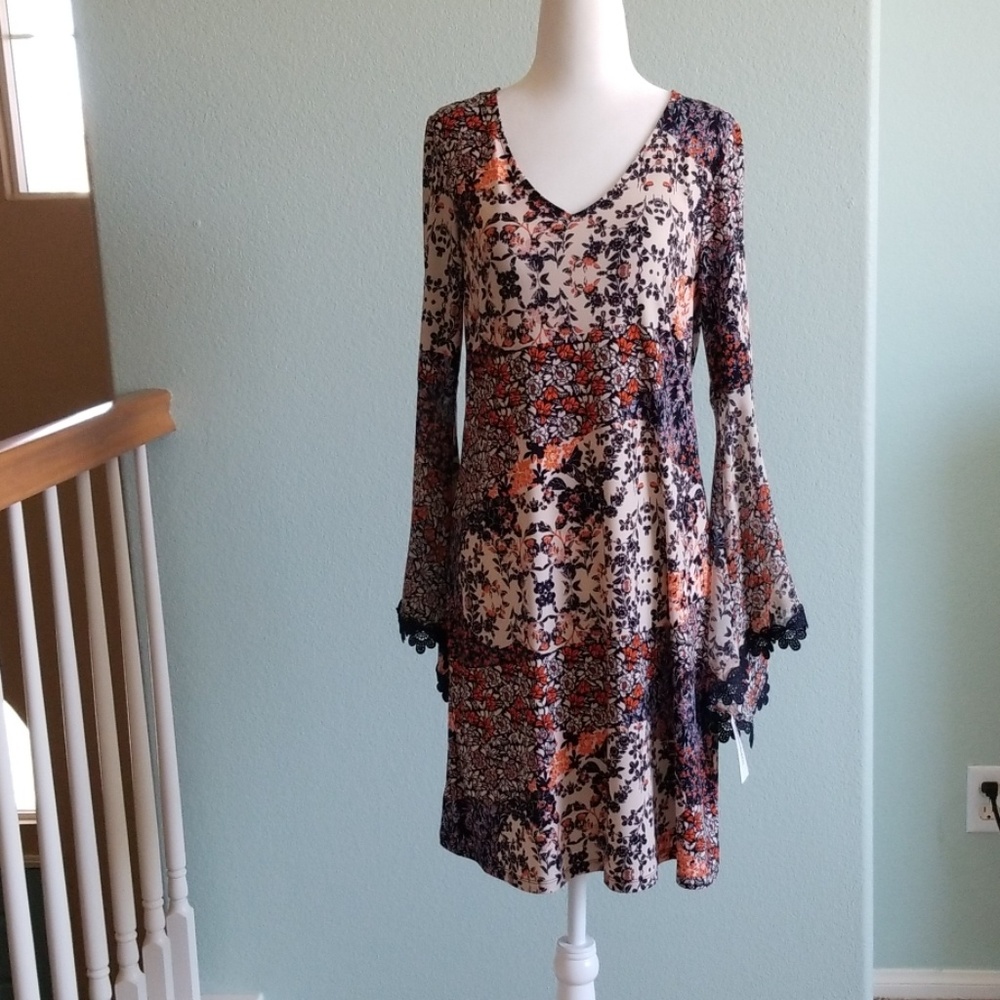 Floral bell sleeve dress